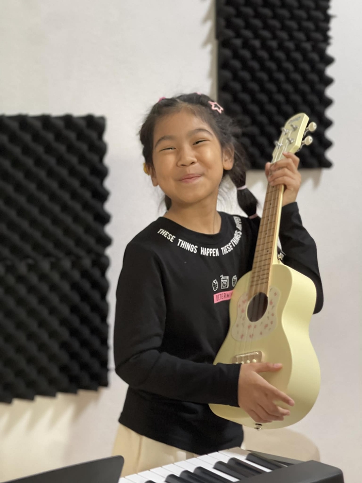 Ukulele class 9